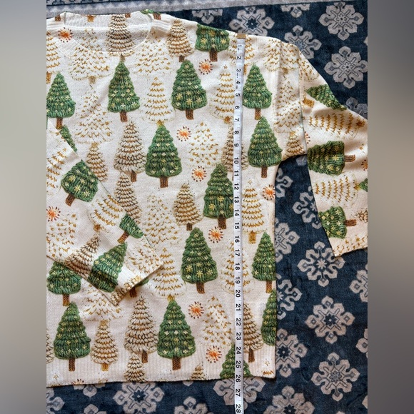 🔴NWOT SHEIN Curve Soft Knit Sweater - Tan and Green trees design - Picture 2 of 6